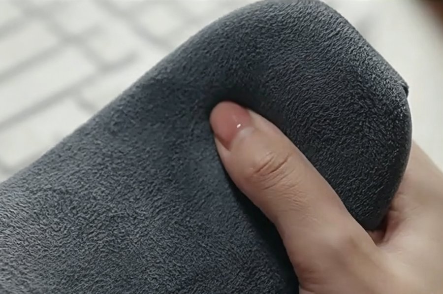 Soft fabric lining of the YBB-6 eye massager